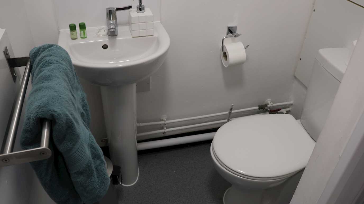 Reid Hall en-suite bathroom 